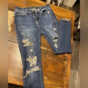 Judy Blue Distressed Capris